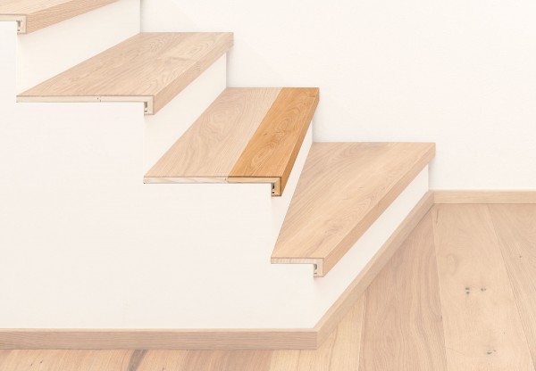 Treppenkantenprofil 3-Schicht mit Abschluss - 38001